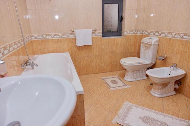 Heart Of Tirana Villa Luaran gambar