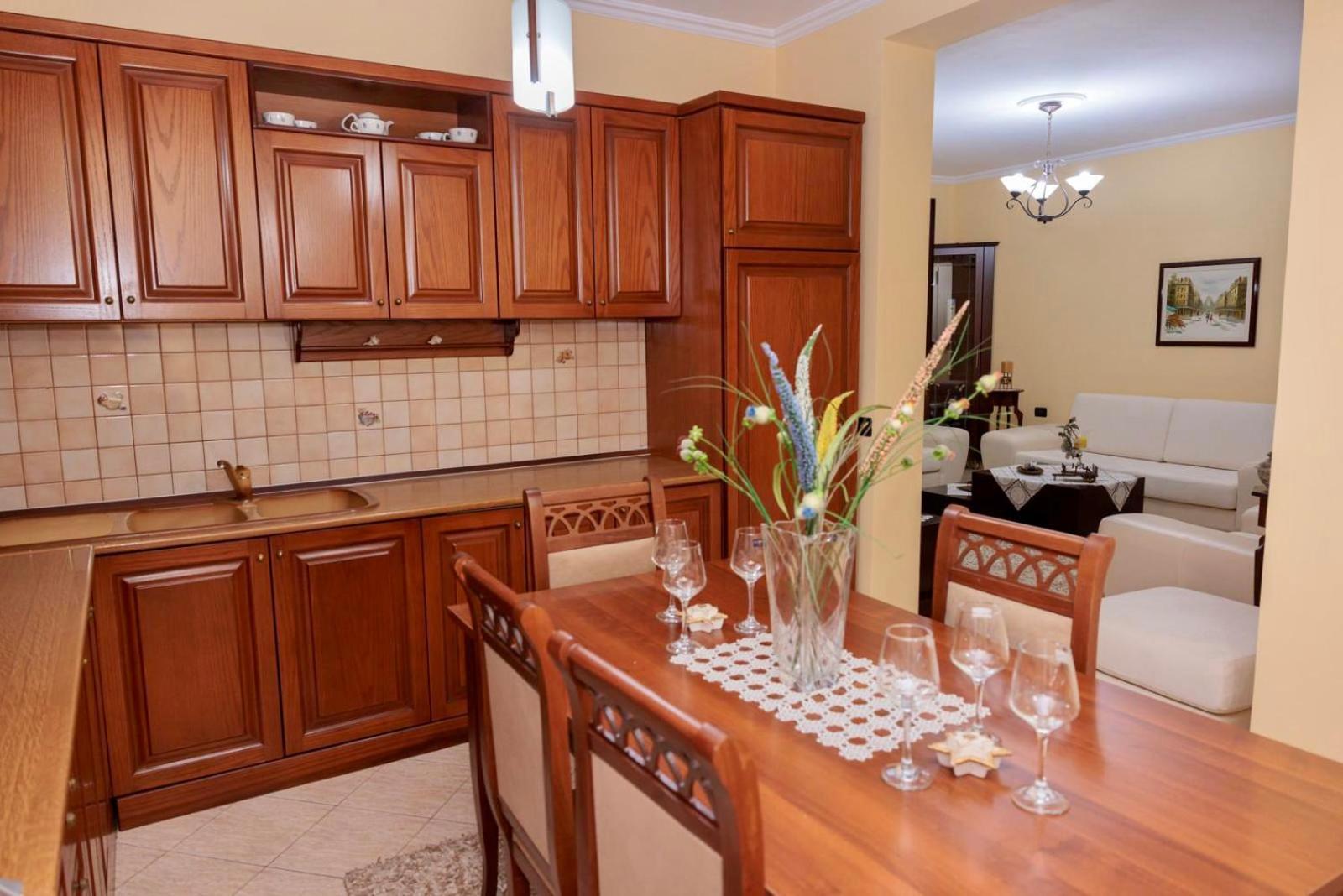 Heart Of Tirana Villa Luaran gambar